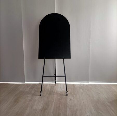 Tip – Toe Black Easel w Arch Disk For hire